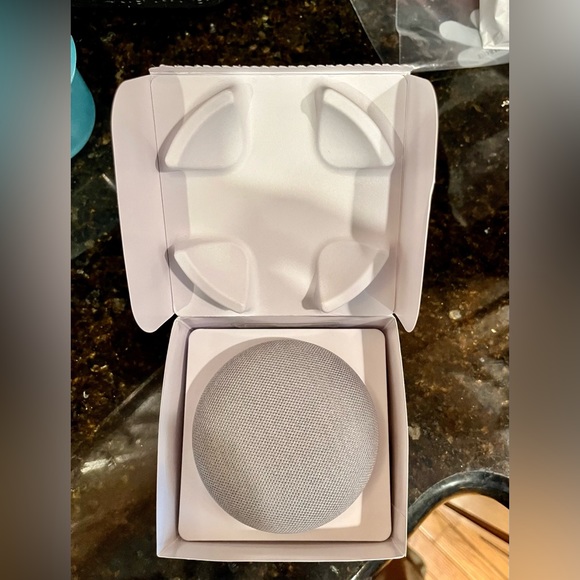 Google Home Mini - NEW in Box - Picture 2 of 3